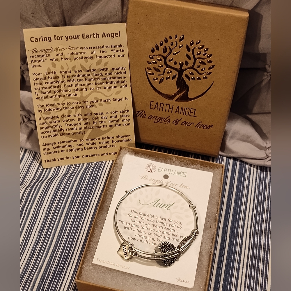 NWT Earth Angel Aunt Bracelet